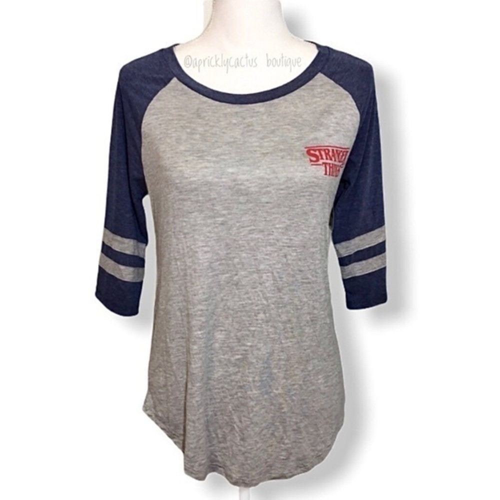 NWOT Stranger Things Raglan Graphic Tee Top Gray New Netflix Horror Sci Fi